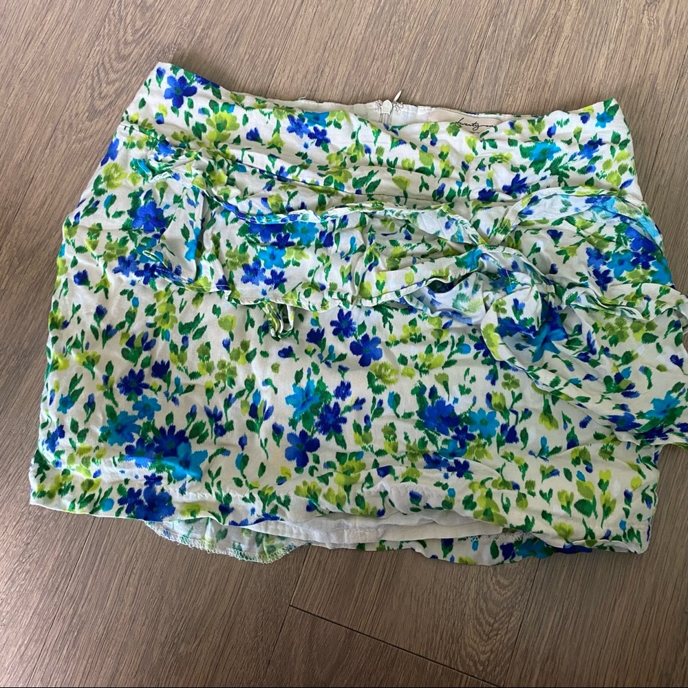 🦖 Forever 21 mini skirt floral 3/$25
